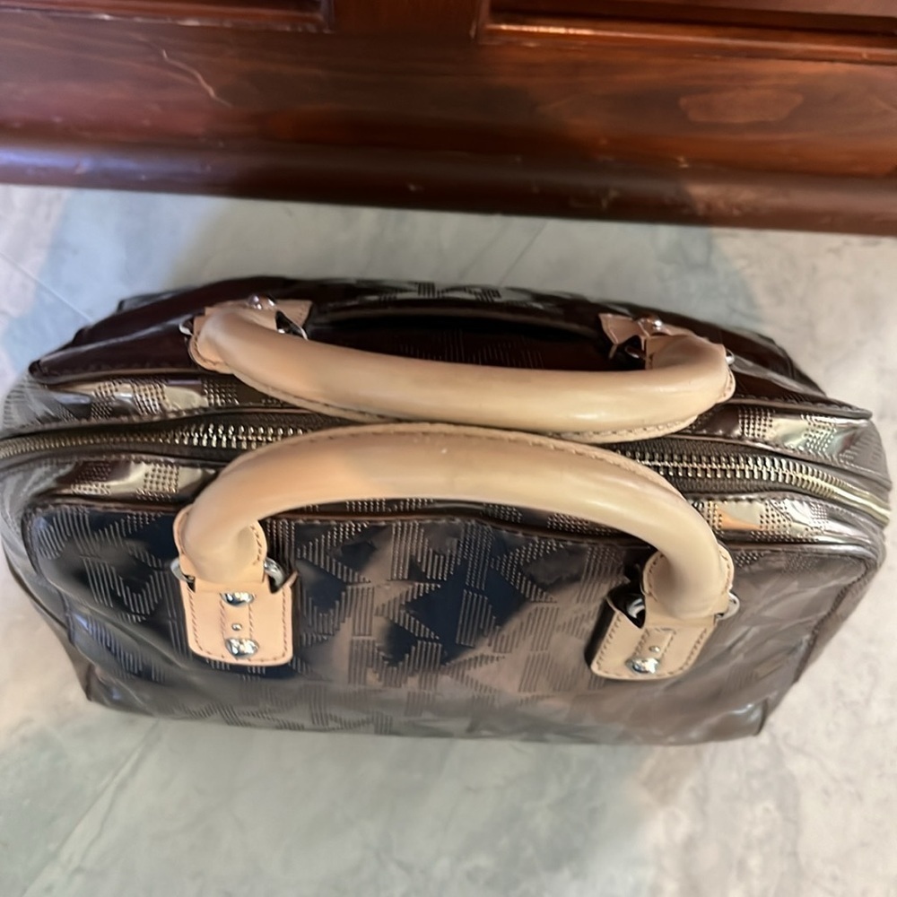 Michael Kors NYE bag mirror, Metallic silver satchel Beige leather trim EUC - Picture 4 of 16